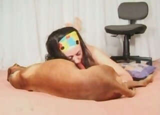 Brunette bitch sucks her lovely dog on cam